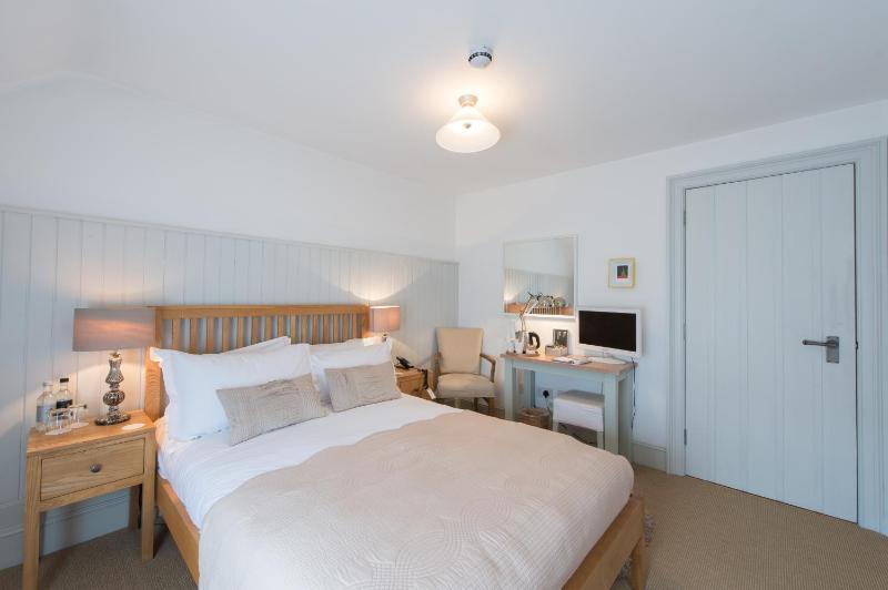 Double Room image 4