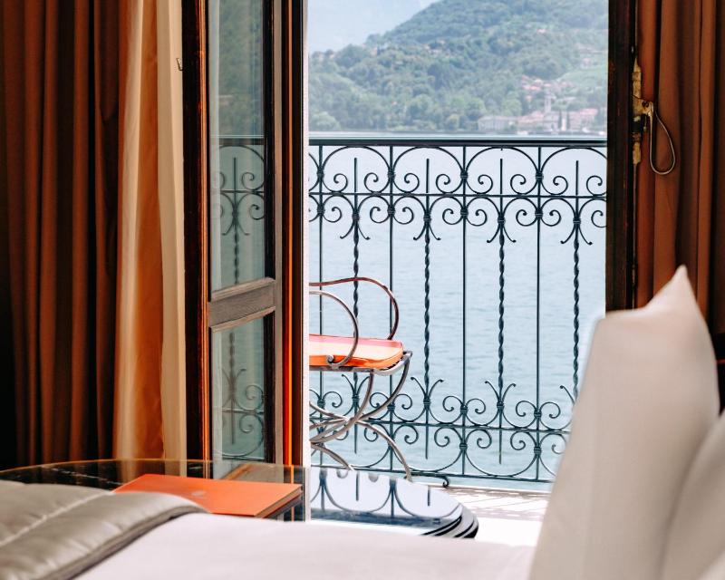 Prestige Double Room with Lake View image 4
