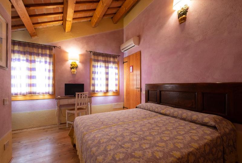 Double or Twin Room image 2