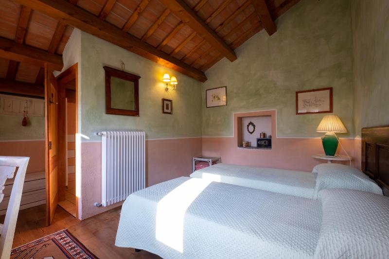 Deluxe Double or Twin Room with Balcony image 4