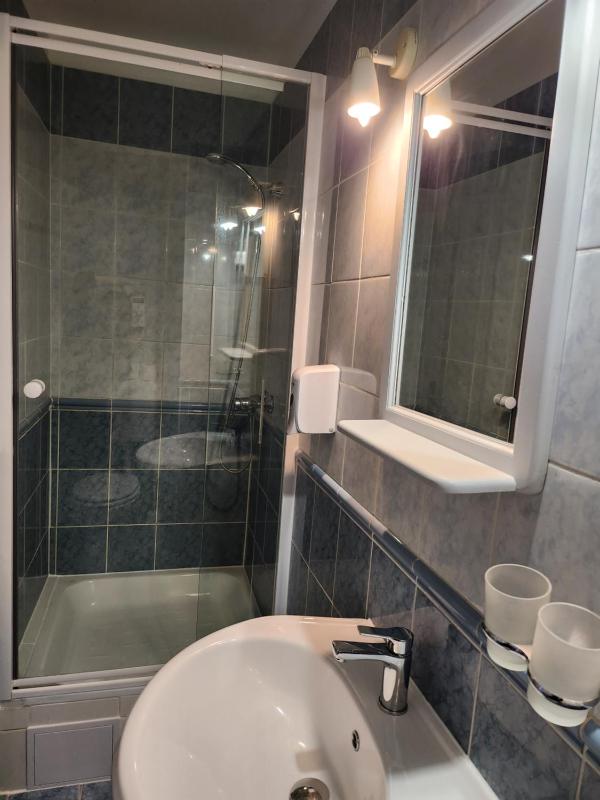 Deluxe Double Room with Balcony image 4