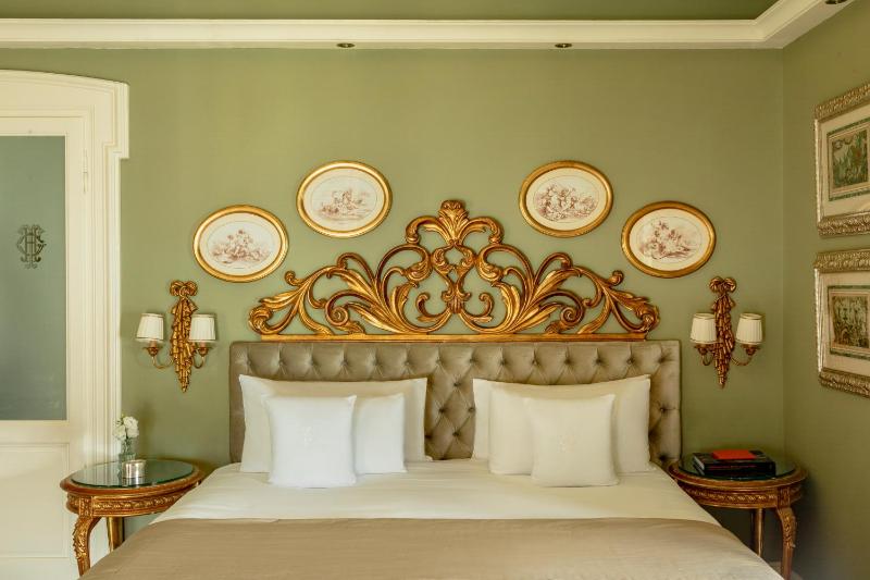 Deluxe Double Room with Lake View image 3