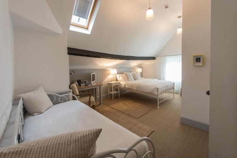 Superior Double Room image 3