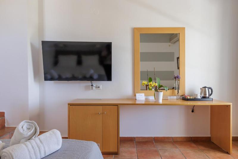 Superior Double Room with Sea View image 4