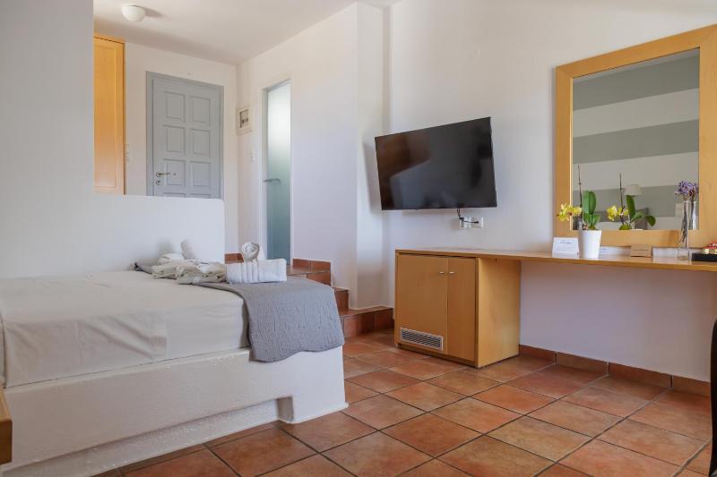 Superior Double Room with Sea View image 3