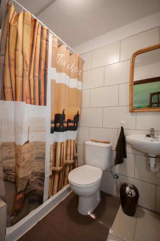 Standard Single Room with Shared Bathroom image 2