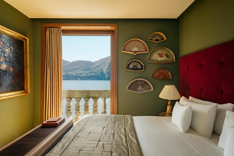 Corner Suite with Rooftop Terrace image 1