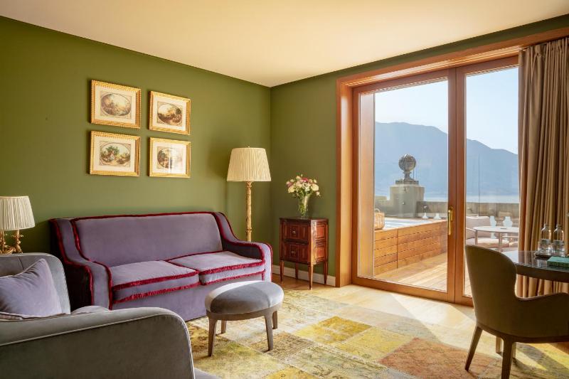 Corner Suite with Rooftop Terrace image 3