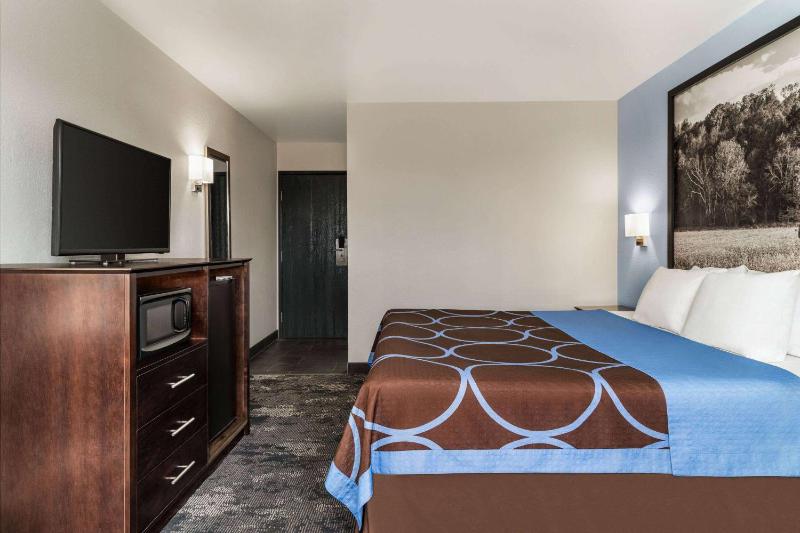 King Room - Non-Smoking image 3