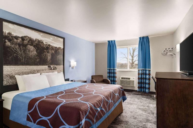 Accessible King Room with Bathtub - Non-Smoking image 3