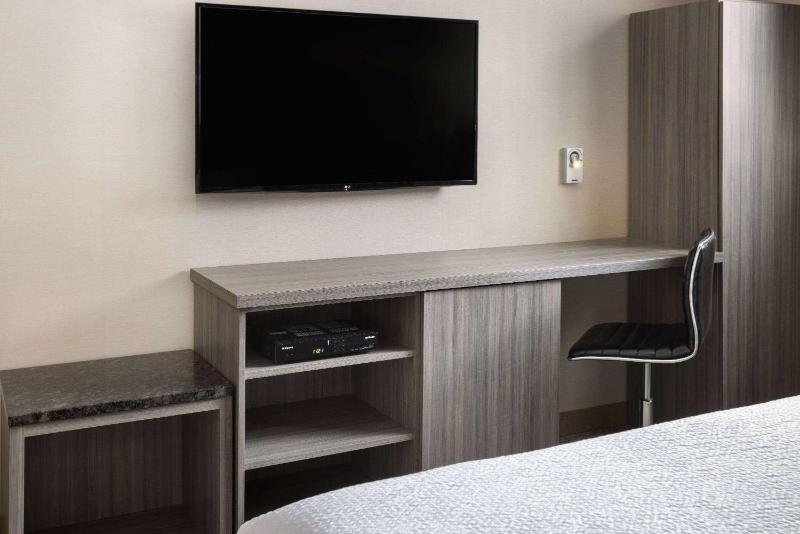 King Room - Mobility Access/Non-Smoking image 2