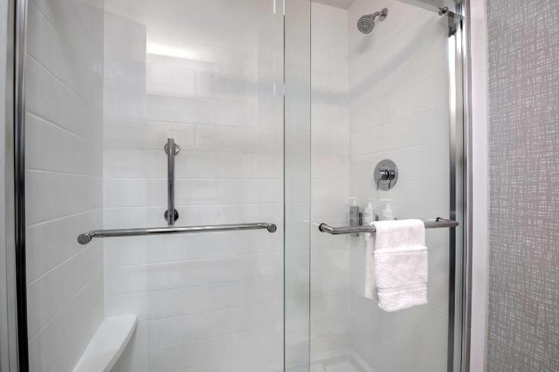 King Room - Hearing Access/Non-Smoking image 3