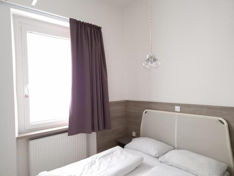 Double Room image 3