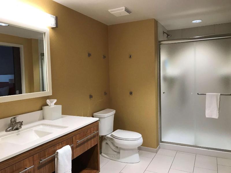 One-Bedroom King Suite - Non-Smoking image 2