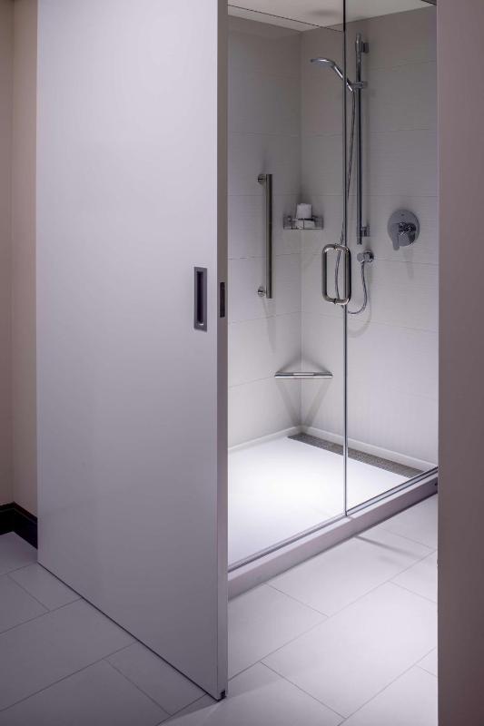 Room with Double Beds image 3