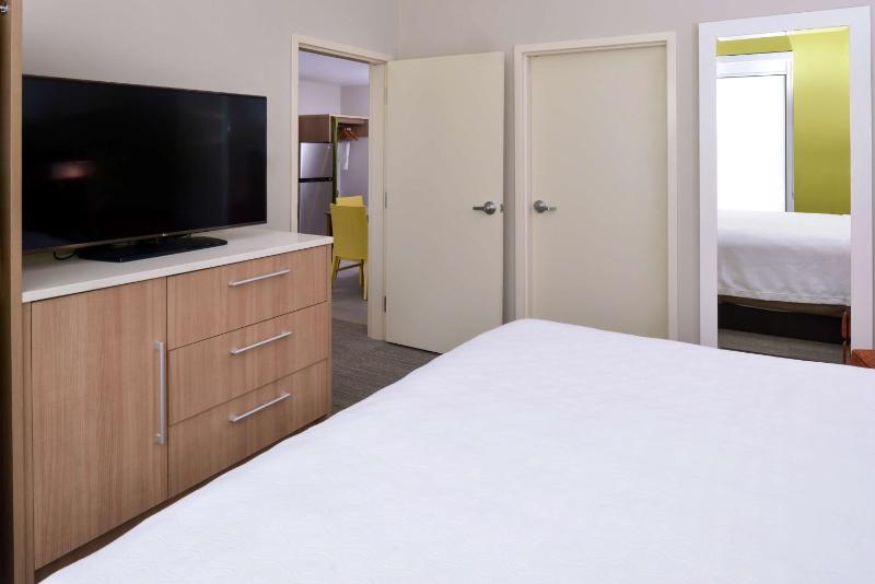 One-Bedroom King Suite - Non-Smoking image 4