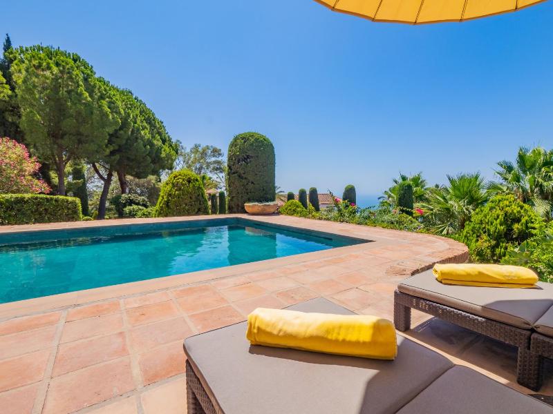 Cubo's Mountain Bayview Luxury Villa - image 6