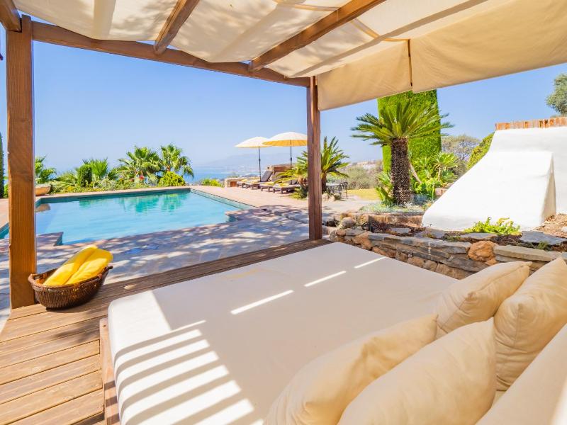 Cubo's Mountain Bayview Luxury Villa - image 33