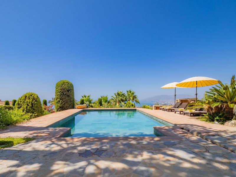 Cubo's Mountain Bayview Luxury Villa - image 43