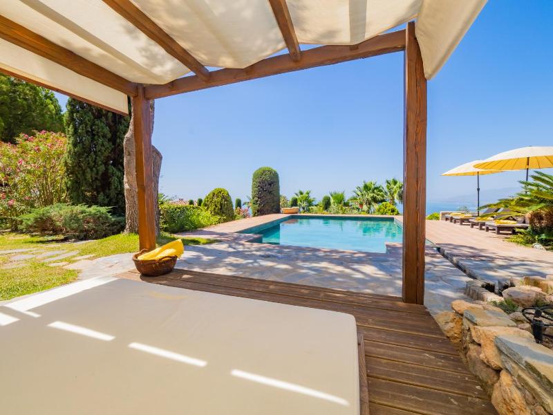 Cubo's Mountain Bayview Luxury Villa - image 28