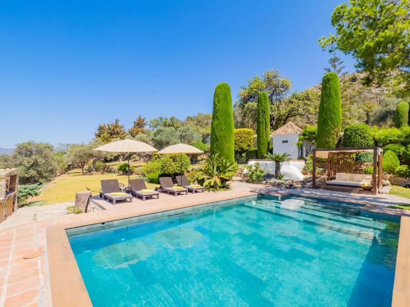 Cubo's Mountain Bayview Luxury Villa - image 42