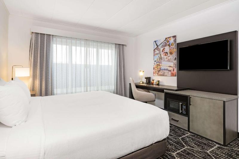King Room - Non-Smoking image 4