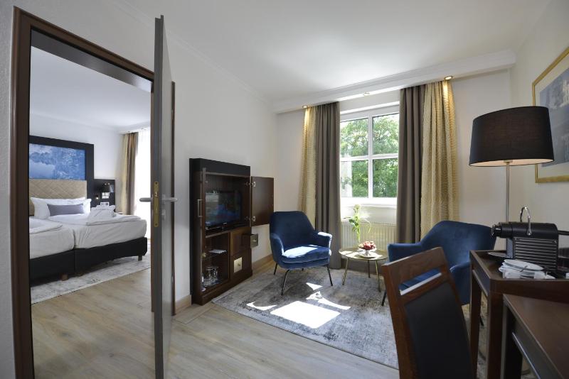 Junior Suite with Park View image 1