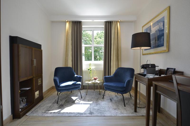 Junior Suite with Park View image 4
