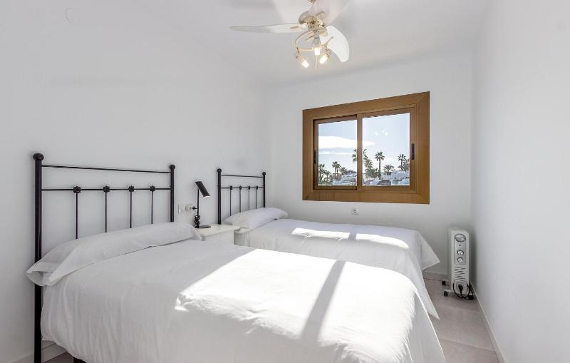 Cozy Apartment In Orihuela With Wifi - image 4