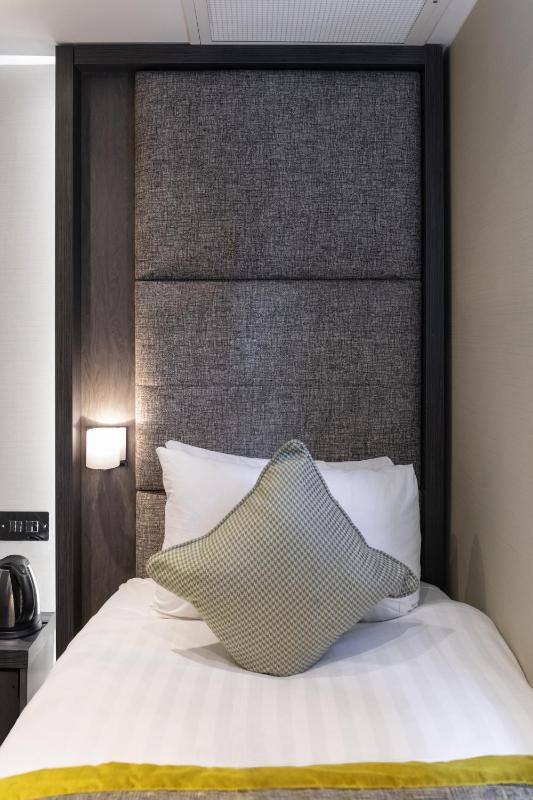 Single Room with Balcony image 1