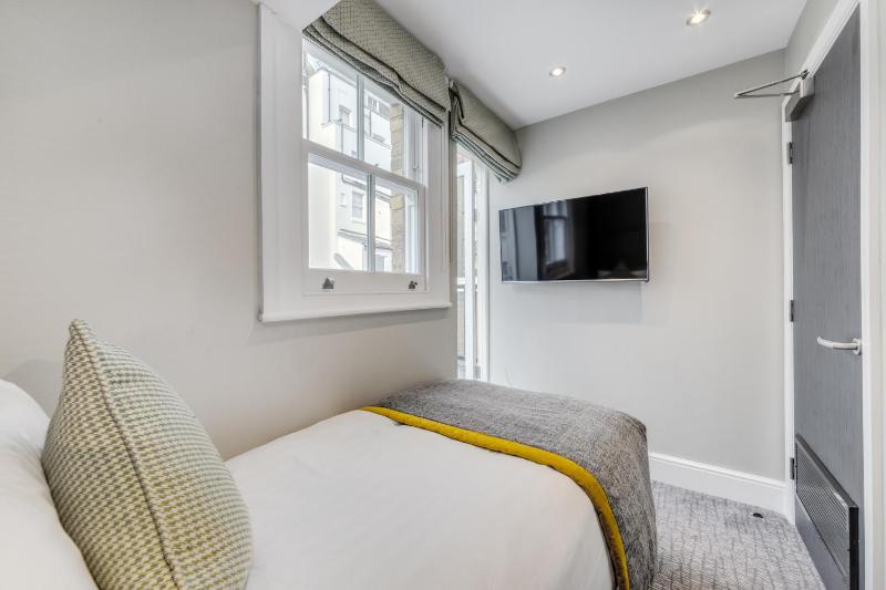 Single Room with Balcony image 3