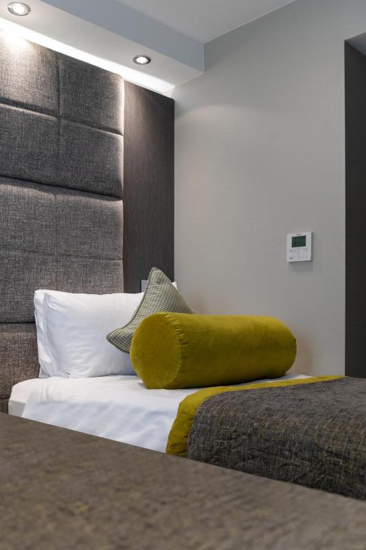 Superior Twin Room image 2
