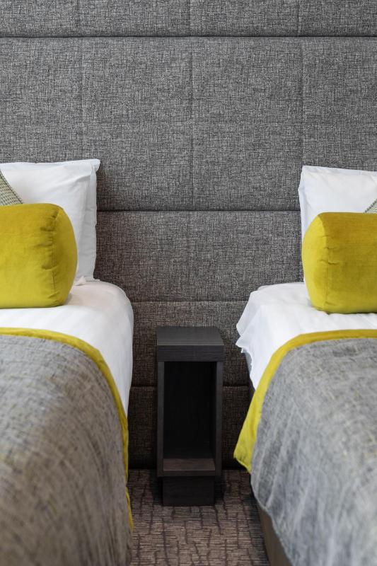Superior Twin Room image 4