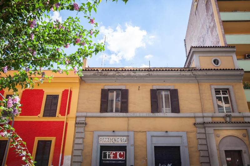 Quadruple Room with Ensuite image 2