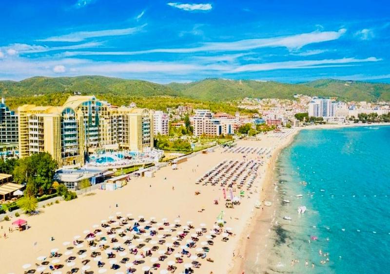 Charming 2-bed flat with pool view in Sunny Beach Bulgaria - image 3
