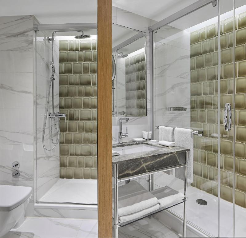 Classic Triple Room image 3