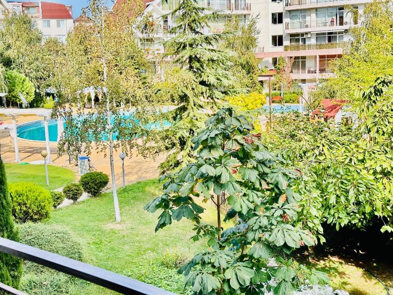 Charming 2-bed flat with pool view in Sunny Beach Bulgaria - image 8