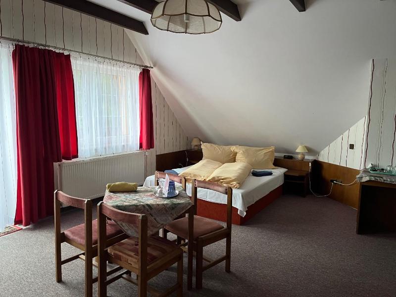 Quadruple Room image 3
