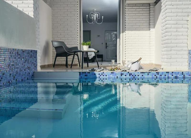 Deluxe Suite with Private Pool image 1