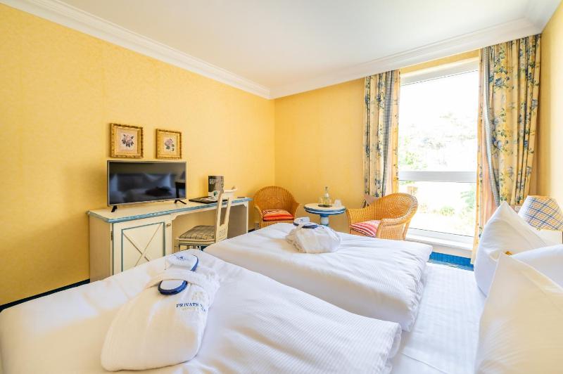 Double Room with City View image 3