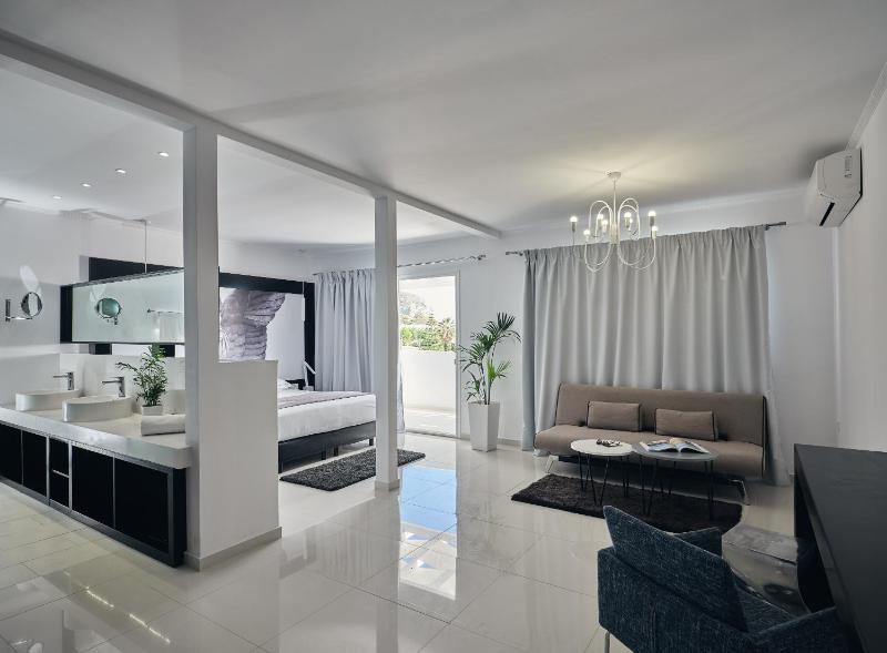 Superior Suite with Private Jacuzzi image 1