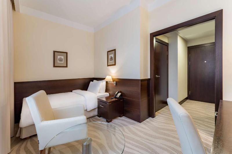 Single Room image 3