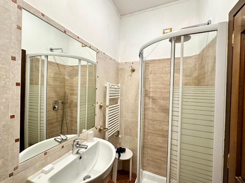 Deluxe Room  image 2