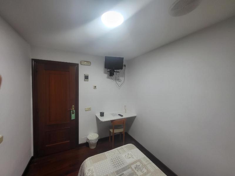 Single Room without Window image 2