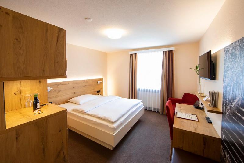 Standard Queen Room image 1