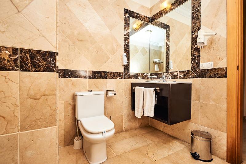 One-Bedroom Apartment (4 Adults) image 3