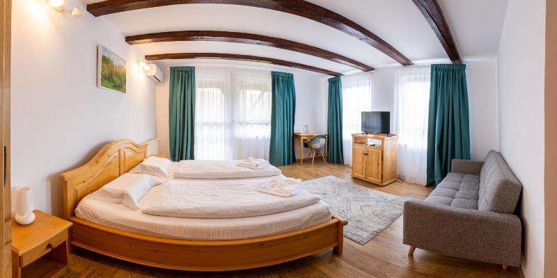 Double or Twin Room image 3