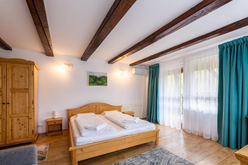 Double or Twin Room image 4