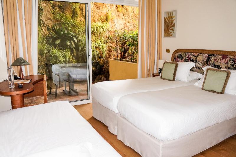 Superior Triple Room image 1