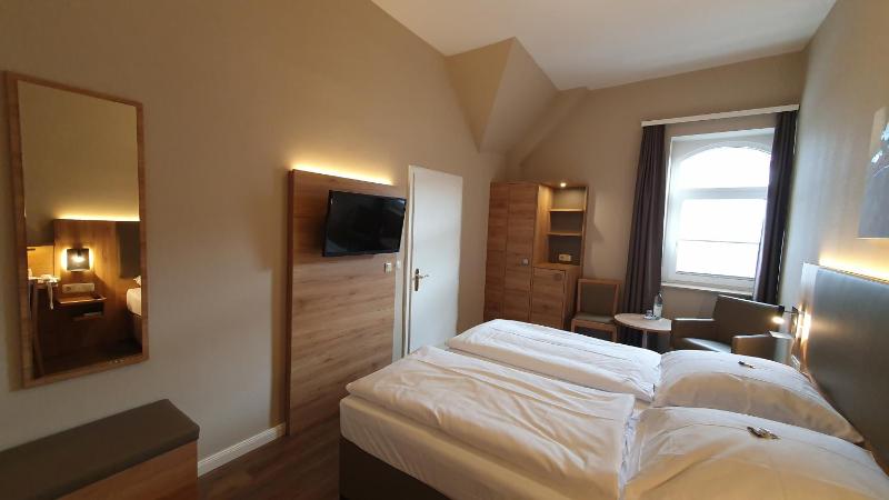 Standard Double Room image 4